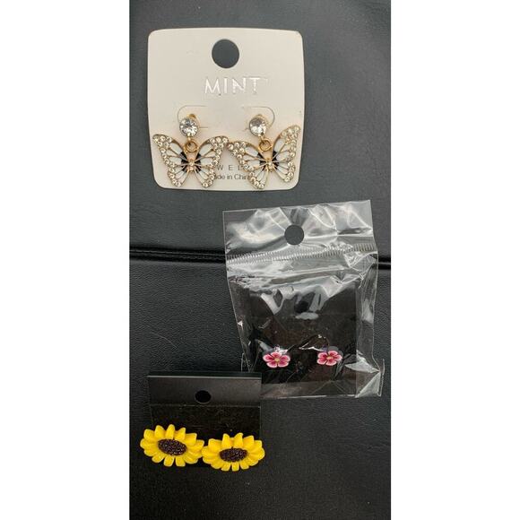 NWT Lot Of 3 Pairs Of Fun Pierced Earrings Flower & Butterflies - Picture 2 of 6